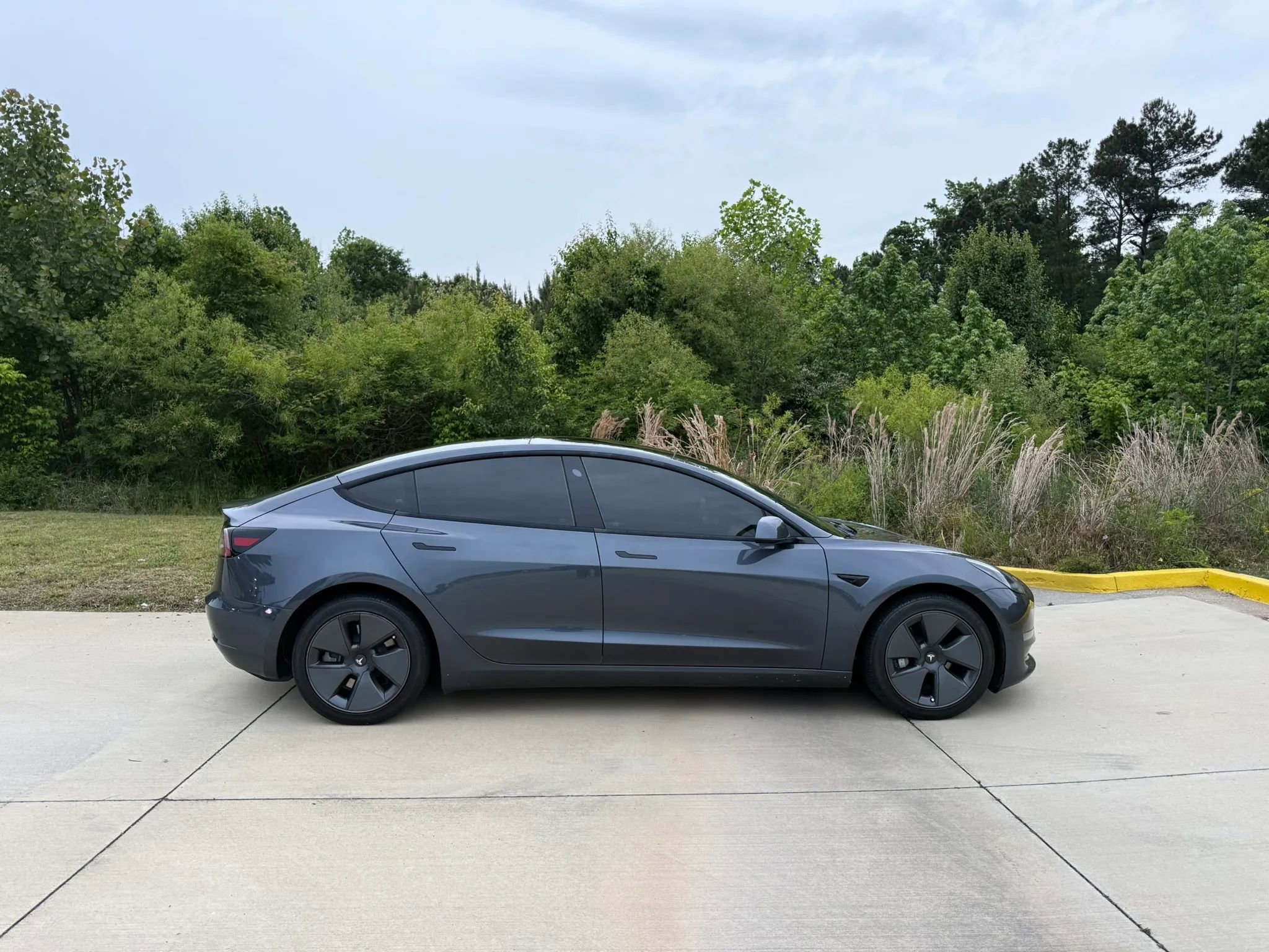 Used 2022 Tesla Model 3 Long Range AWD/4WD image 8