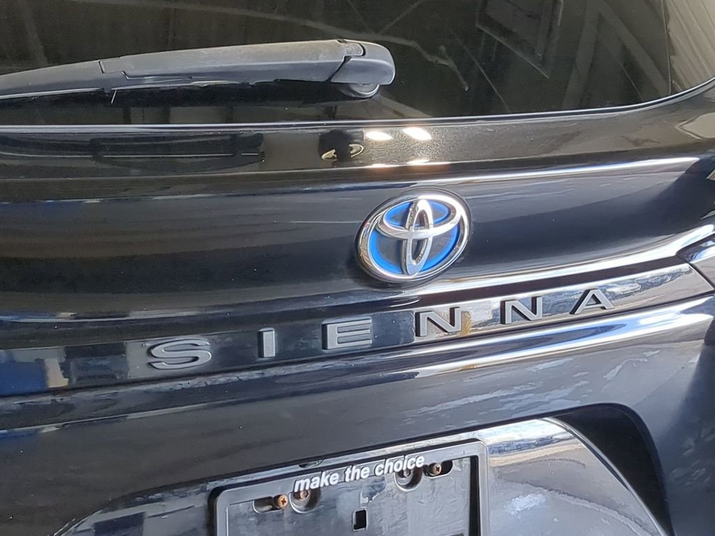 Used 2021 Toyota Sienna XLE FWD image 16