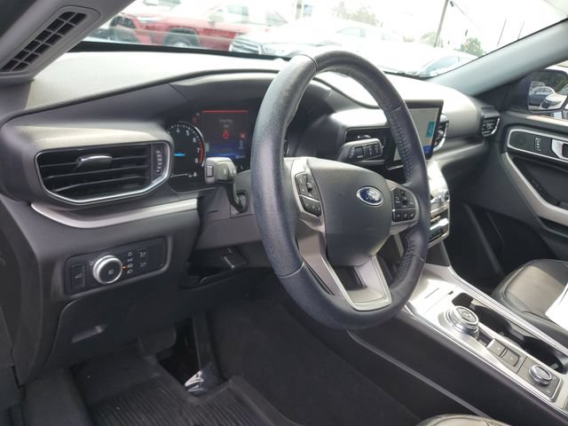 Used 2022 Ford Explorer XLT w/ Equipment Group 202A AWD/4WD image 18