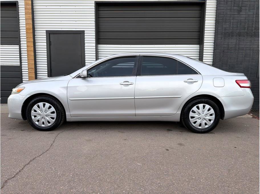 Used 2010 Toyota Camry LE FWD image 7