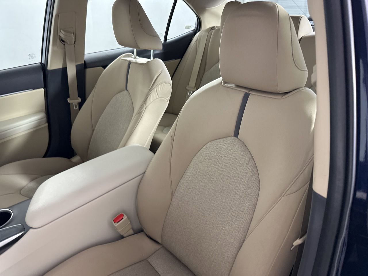 Used 2022 Toyota Camry LE image 9