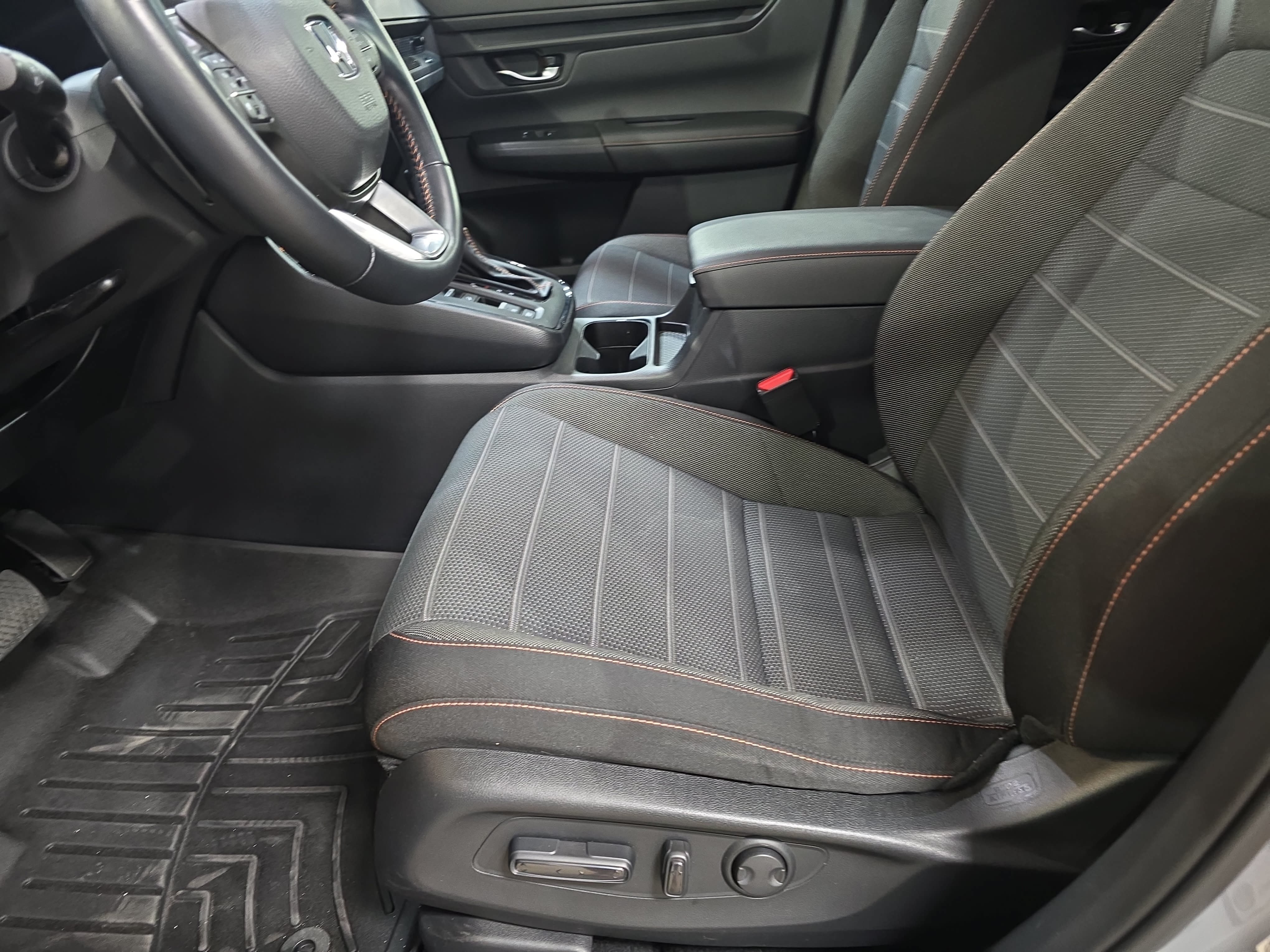 Used 2025 Honda CR-V Sport image 28