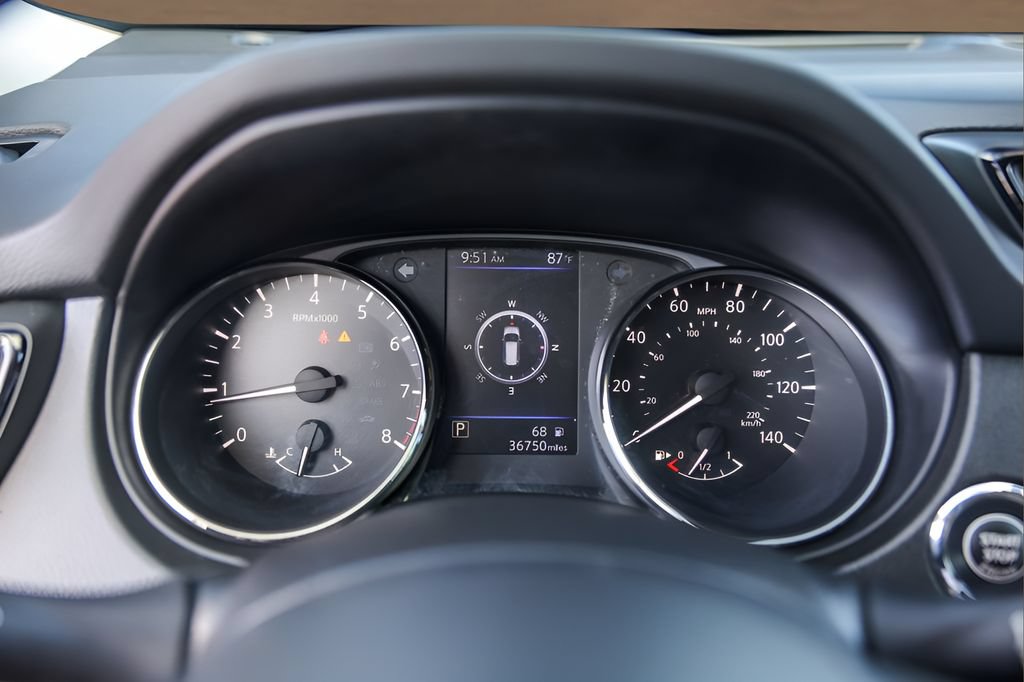 Used 2019 Nissan Rogue SV w/ Premium Package FWD image 11