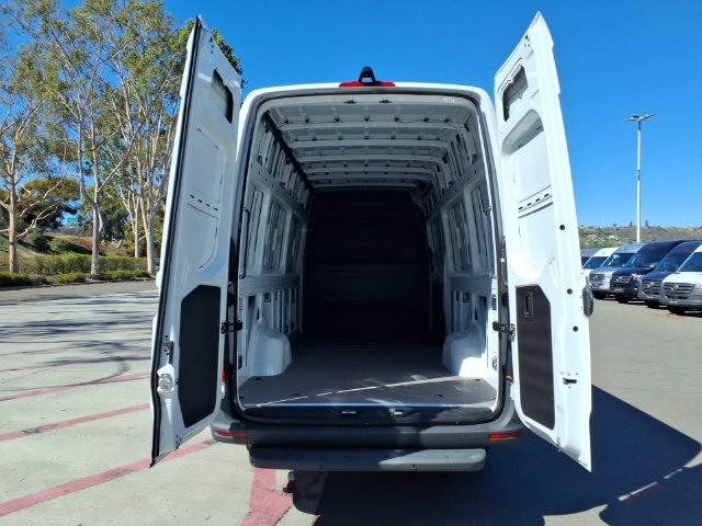 New 2025 Mercedes-Benz eSprinter 170 Cargo image 21