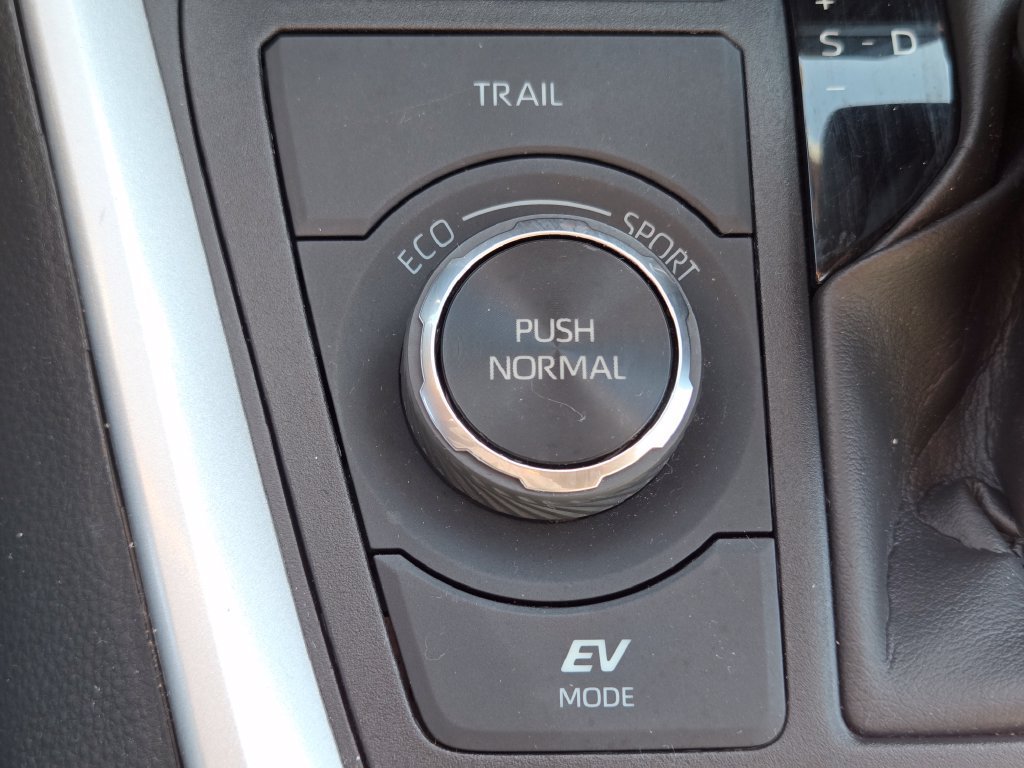 Used 2024 Toyota RAV4 XLE w/ Convenience Package AWD/4WD image 12