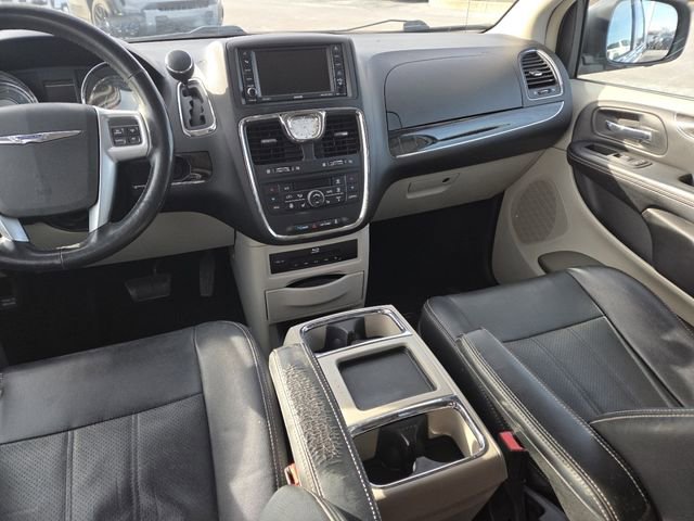 Used 2013 Chrysler Town & Country Touring-L w/ Driver Convenience Group image 29