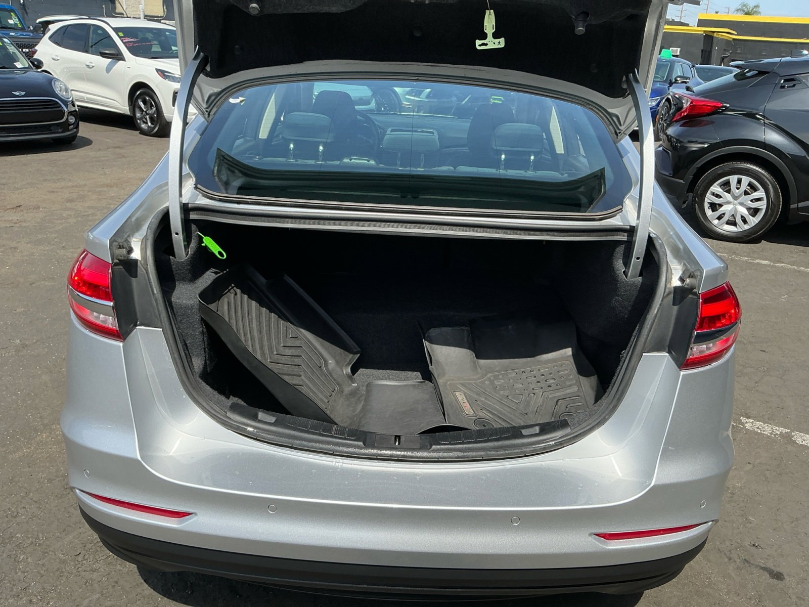 Used 2019 Ford Fusion SE FWD image 26