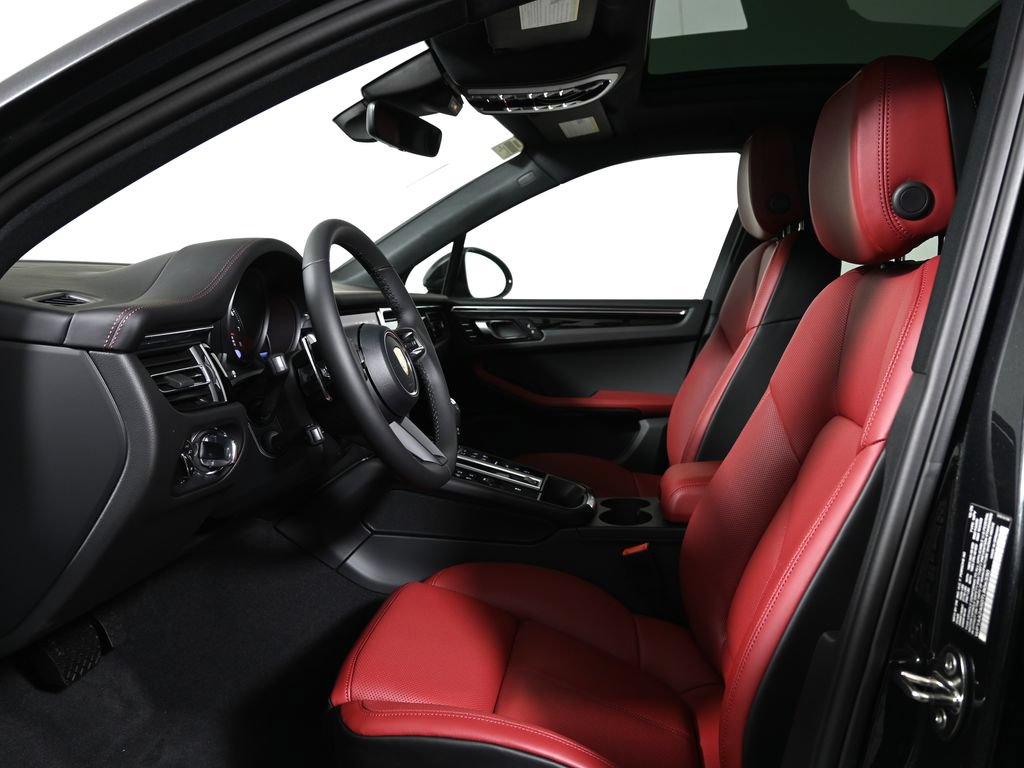 Used 2026 Porsche Macan AWD/4WD image 5