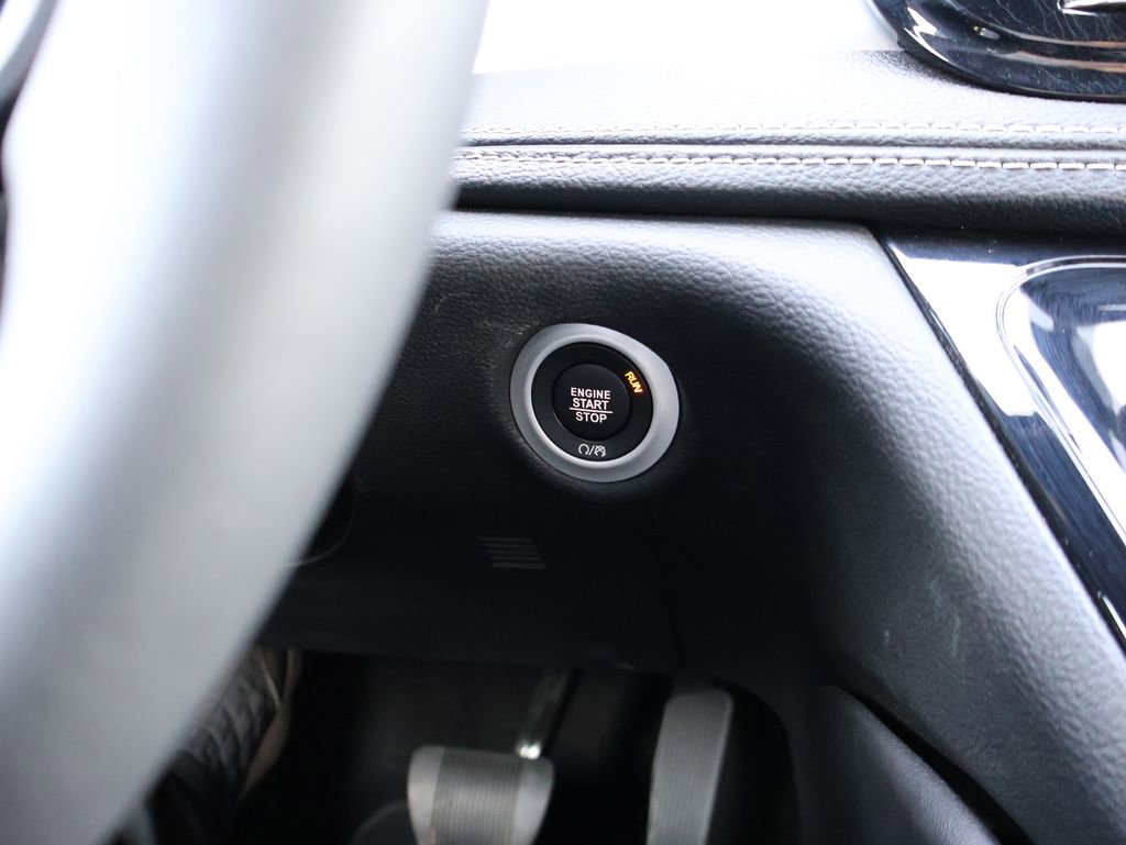 Used 2025 Chrysler Pacifica Limited image 31