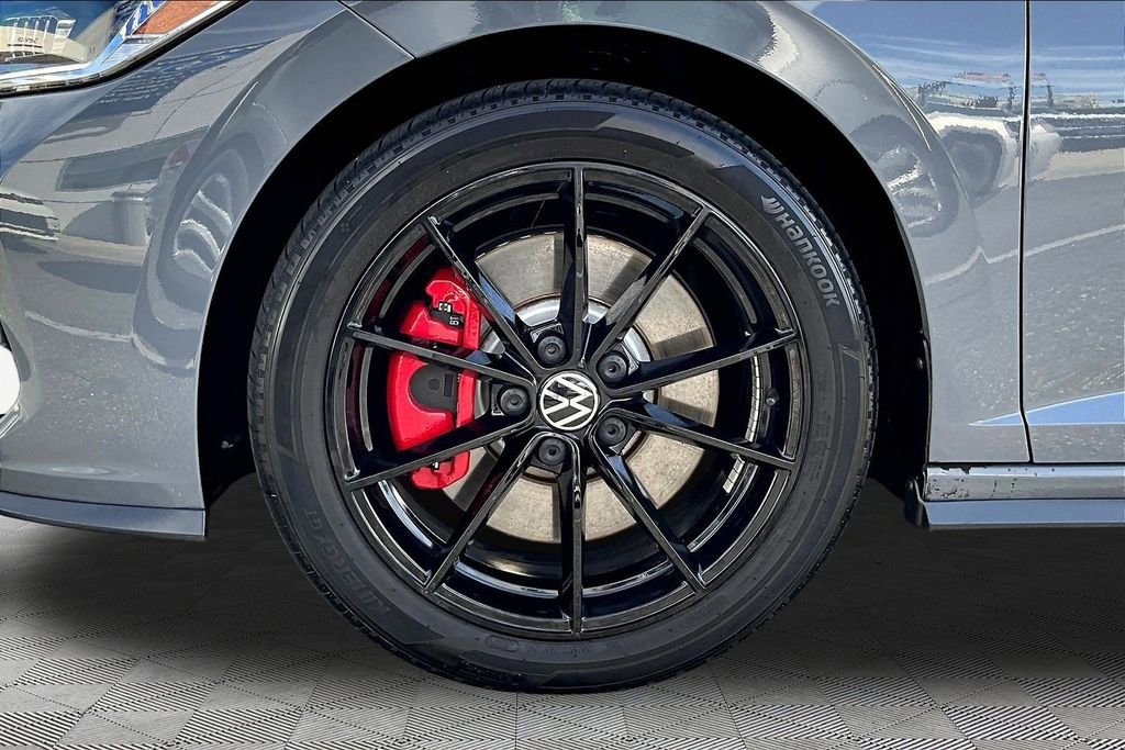 Used 2024 Volkswagen Jetta GLI 40th Anniversary Edition image 29