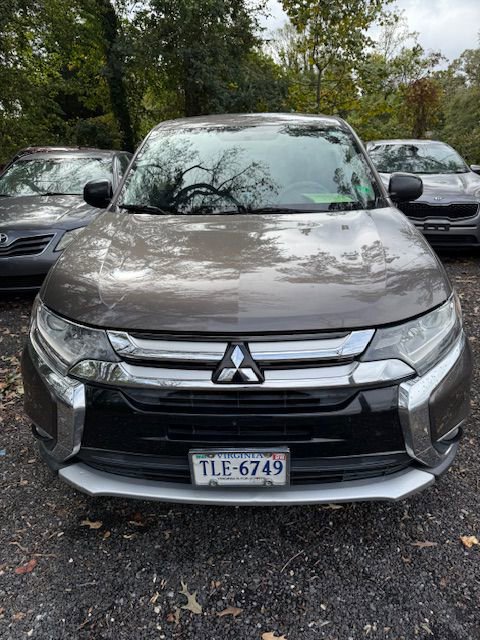 Used 2016 Mitsubishi Outlander SE image 1