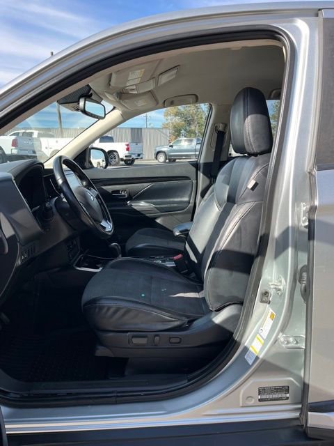 Used 2020 Mitsubishi Outlander SE image 32