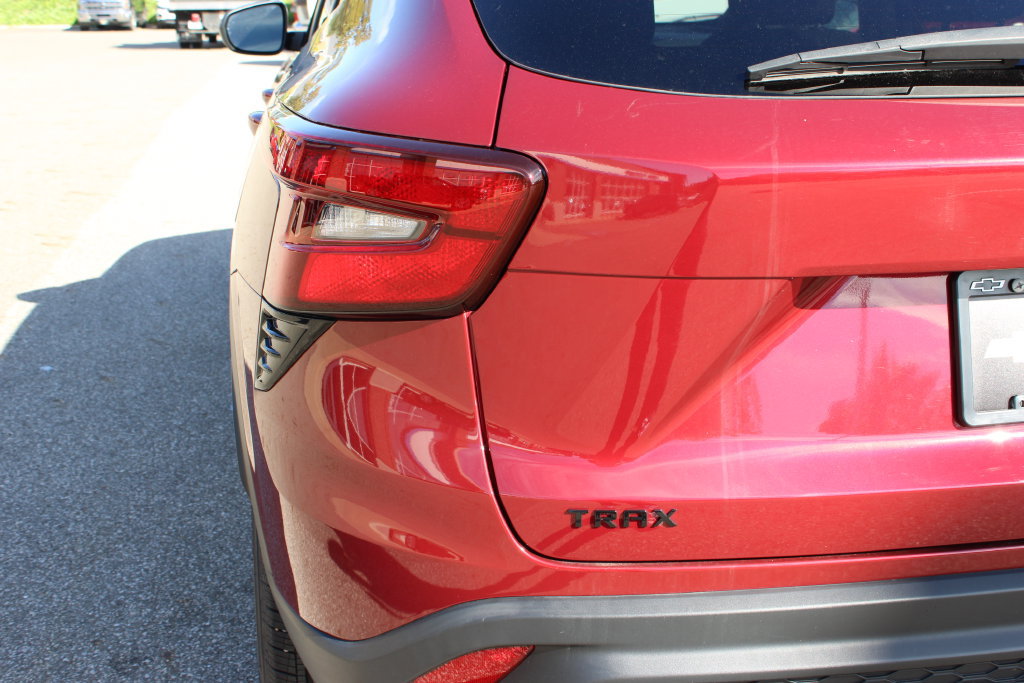 Certified 2024 Chevrolet Trax RS FWD image 23