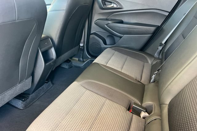 Used 2025 Chevrolet Trax LT FWD image 14