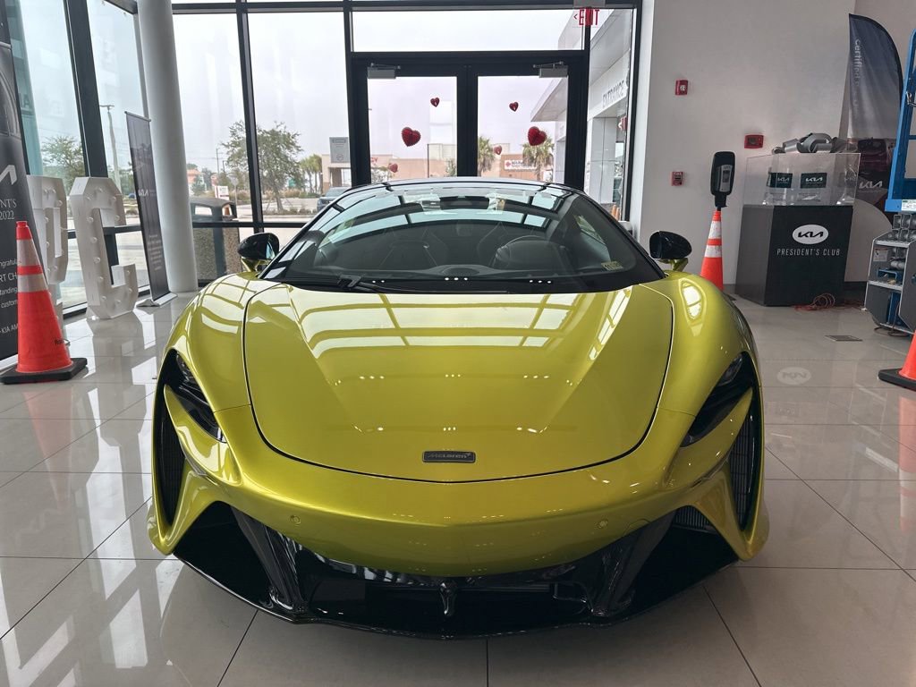 Used 2025 McLaren Artura Spider image 3