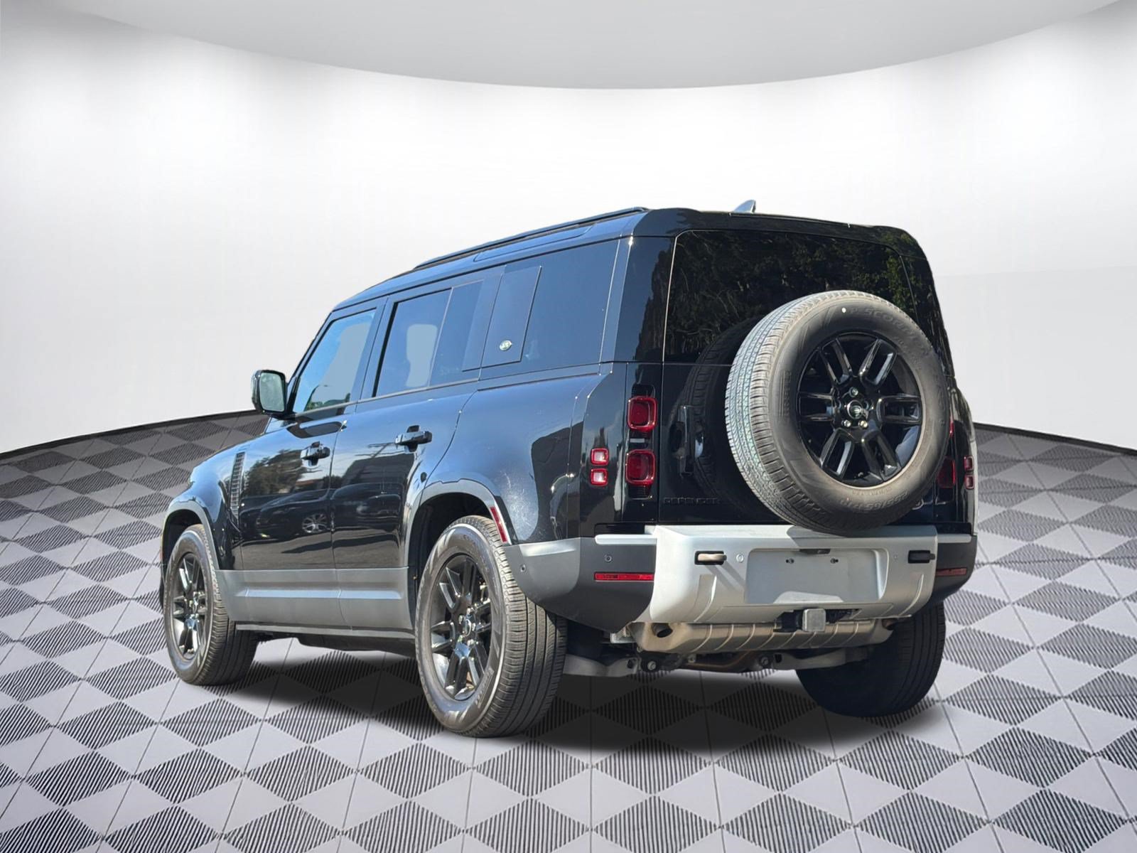 Used 2023 Land Rover Defender 110 S AWD/4WD image 3