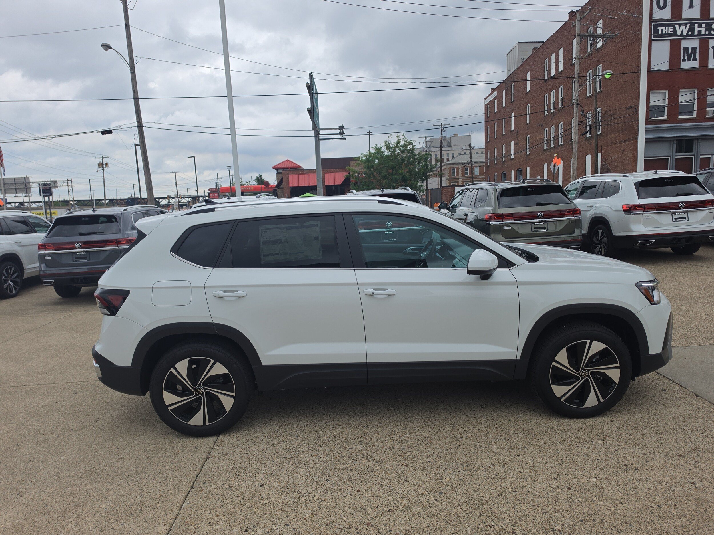New 2026 Volkswagen Taos SE AWD/4WD image 6
