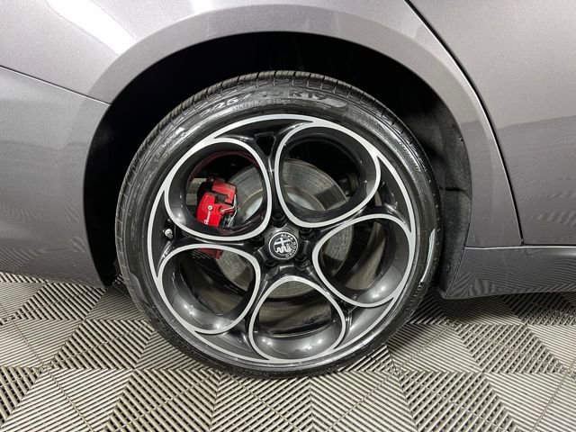 Used 2025 Alfa Romeo Giulia AWD w/ Veloce Package AWD image 12