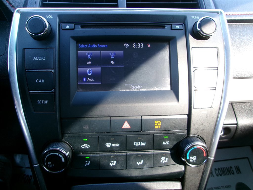 Used 2017 Toyota Camry SE image 19