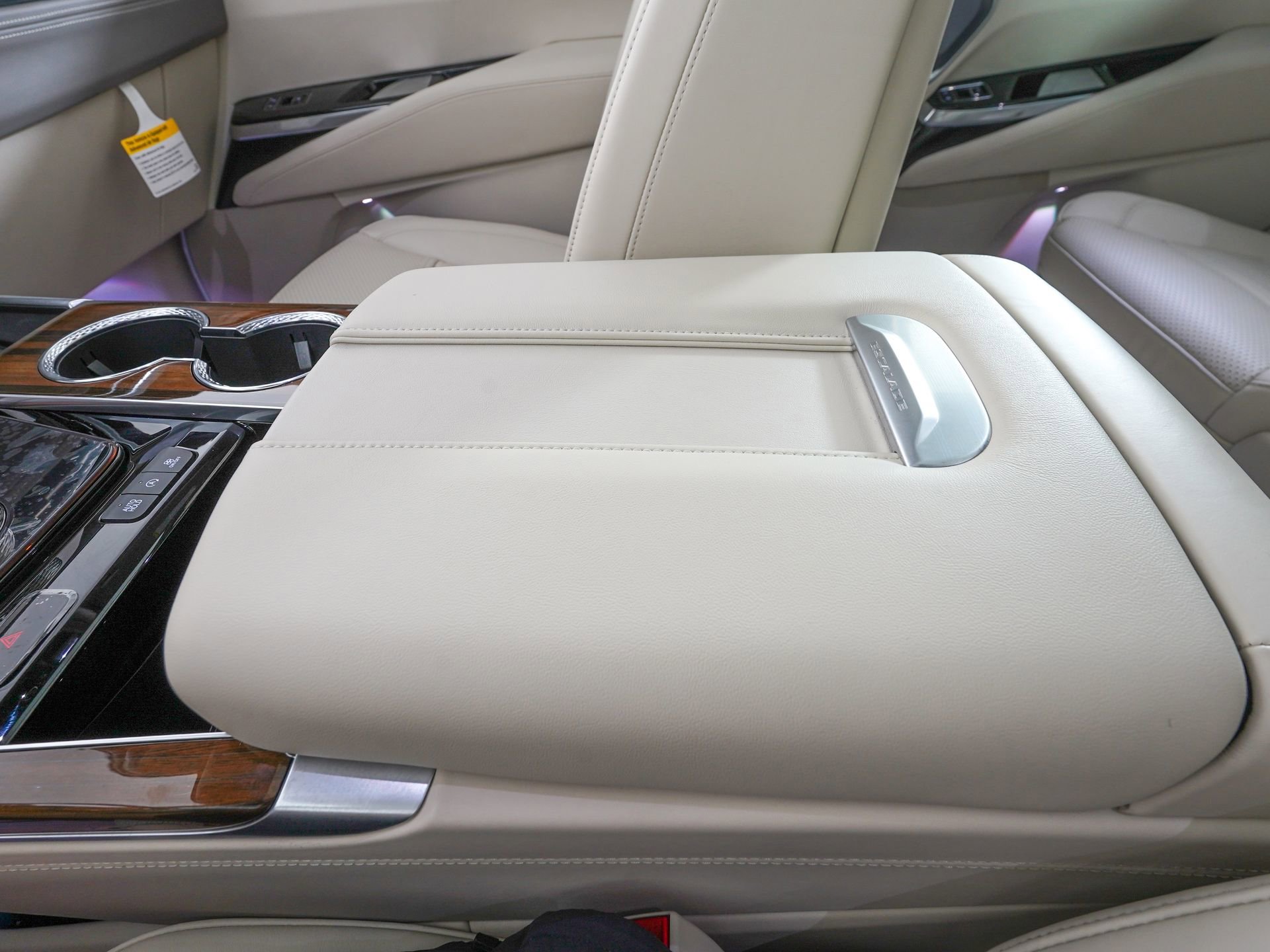 Used 2026 Cadillac Escalade Platinum Sport w/ LPO, Floor Liner Package AWD/4WD image 31