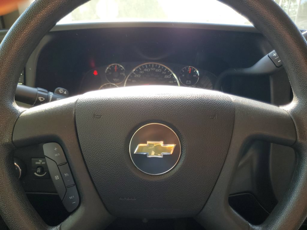Used 2025 Chevrolet Express 2500 w/ Driver Convenience Package RWD image 15