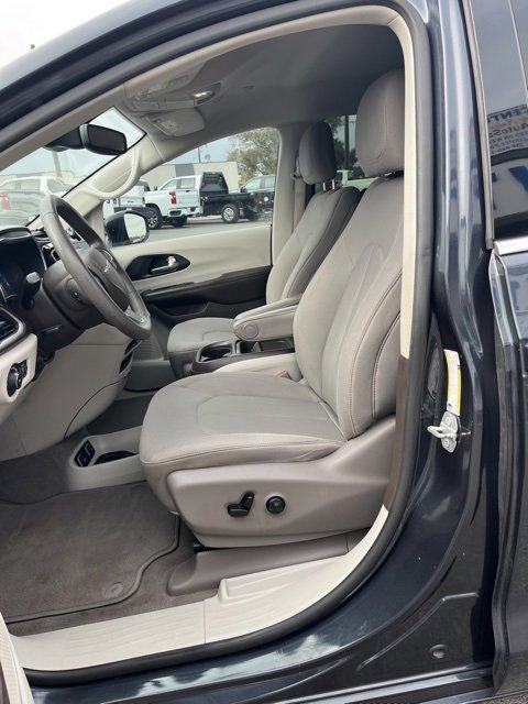 Used 2020 Chrysler Pacifica Touring w/ Advanced Safetytec Group image 29