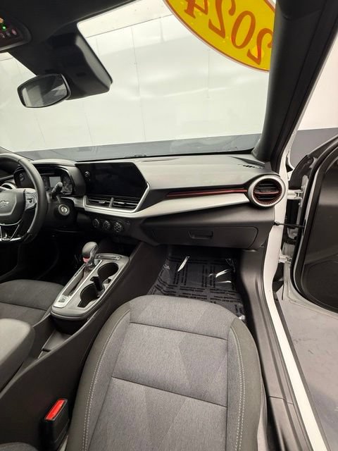 Used 2024 Chevrolet Trax RS FWD image 52