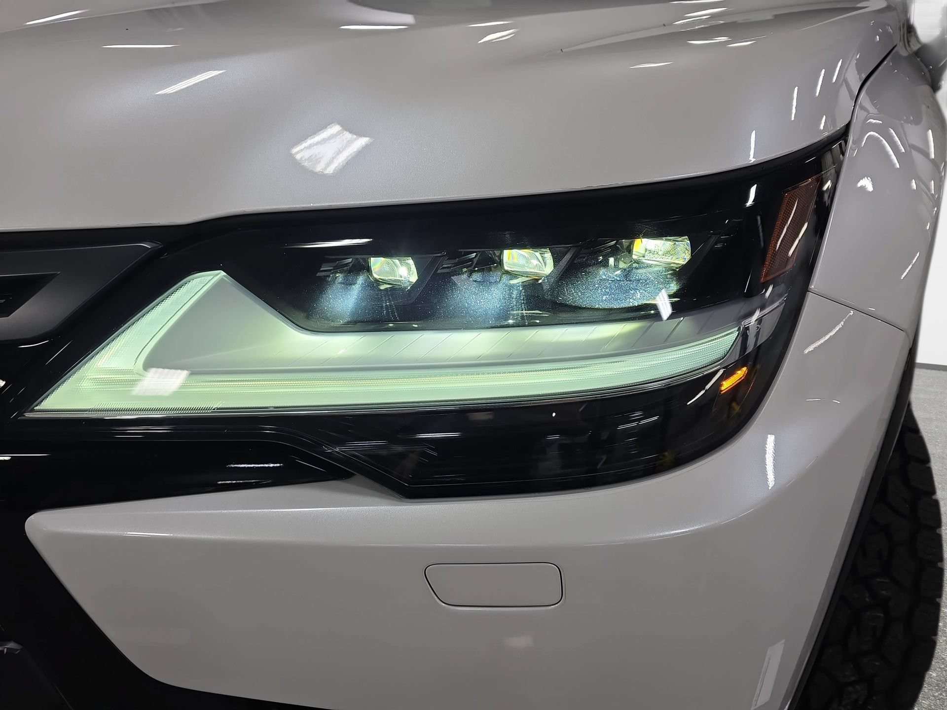 Used 2025 Lexus LX 700h Overtrail w/ Accessory Package (Z1) AWD/4WD image 30