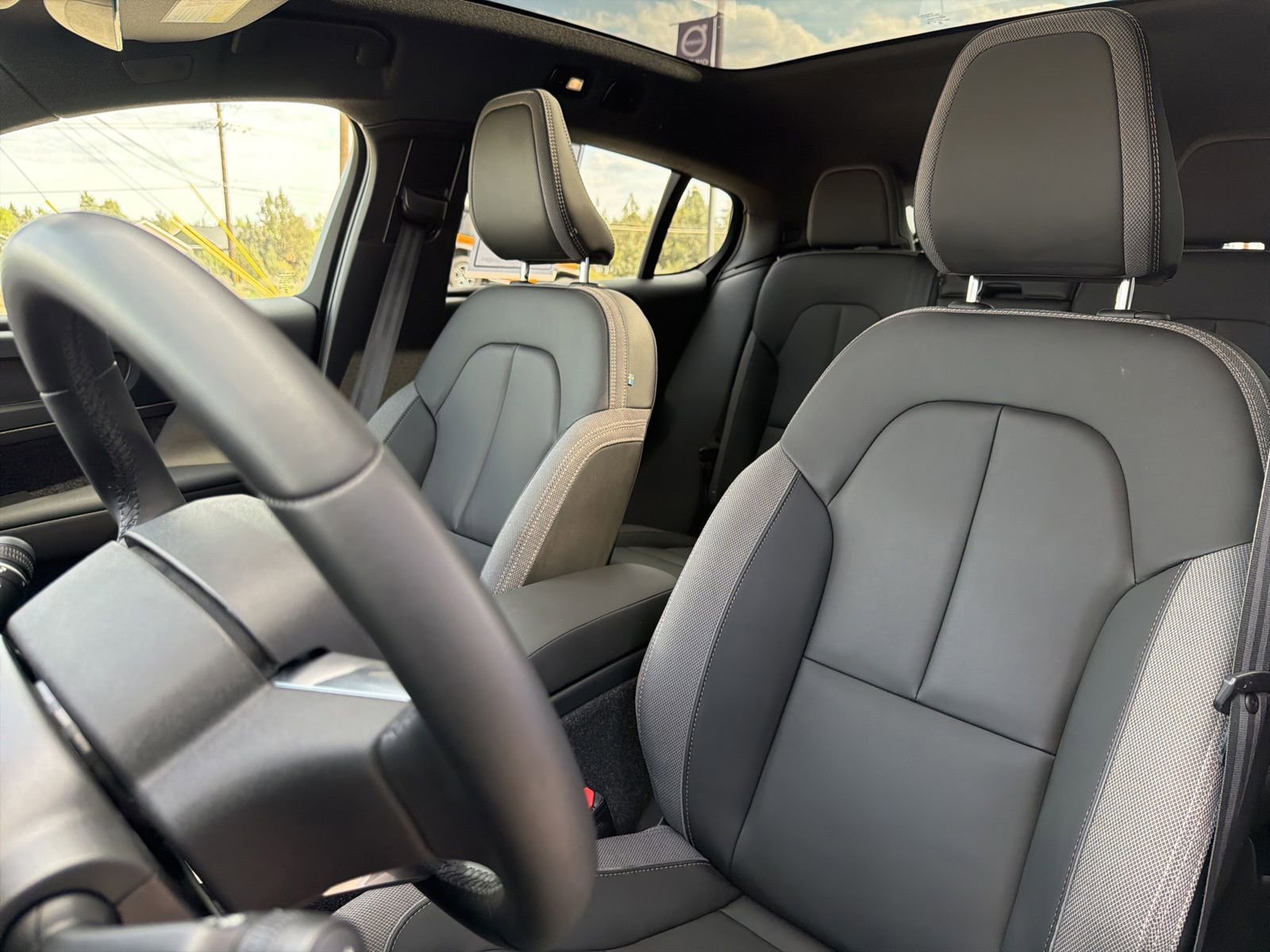 Used 2023 Volvo C40 Recharge Core w/ Climate Package AWD/4WD image 19
