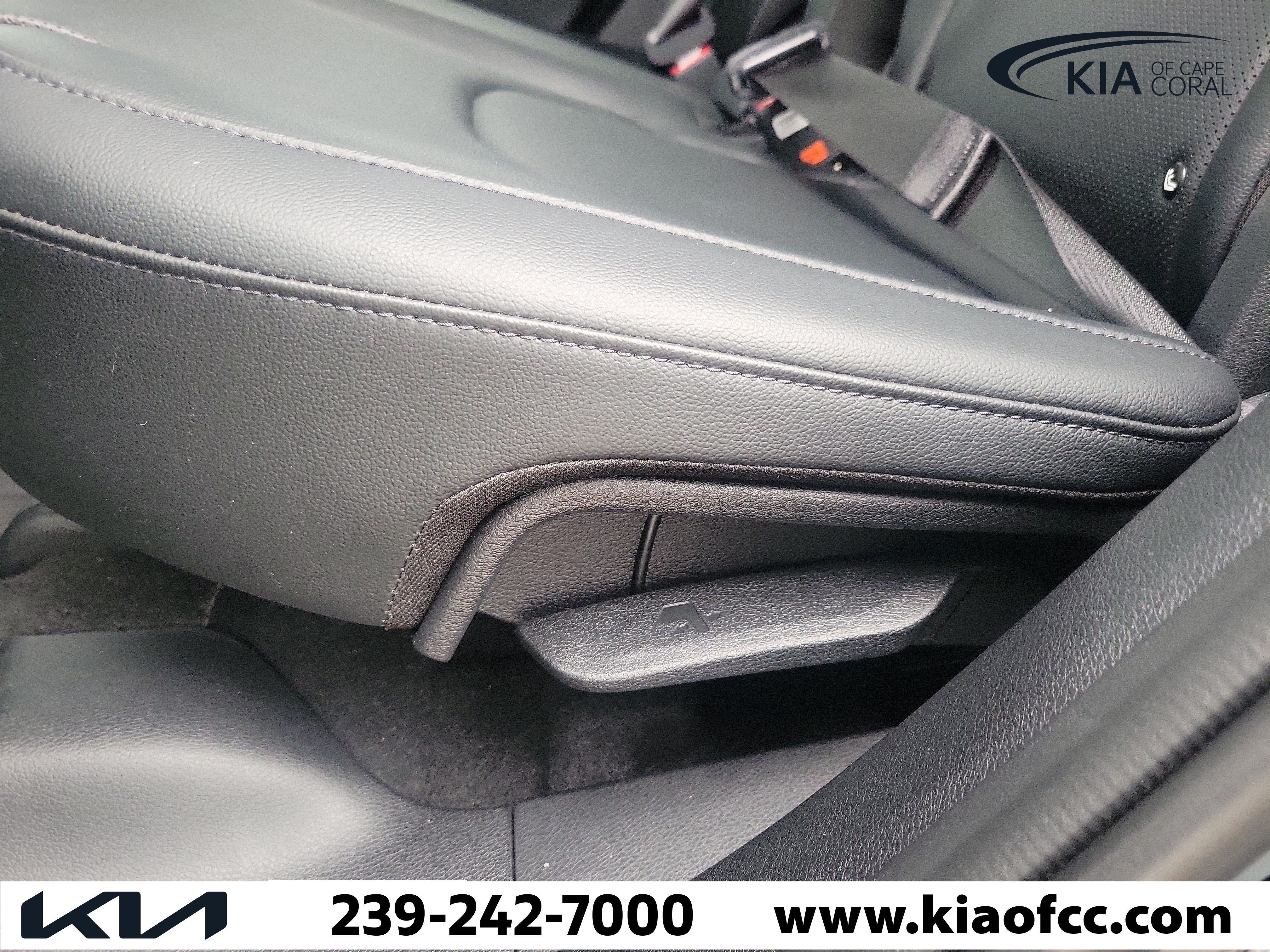 Certified 2025 Kia Sportage EX w/ Premium Package FWD image 14
