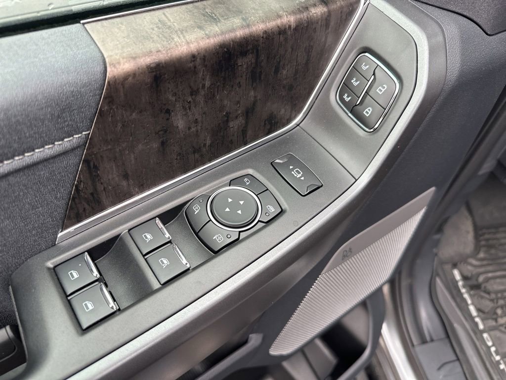New 2026 Ford F250 Lariat w/ Black Appearance Package image 10