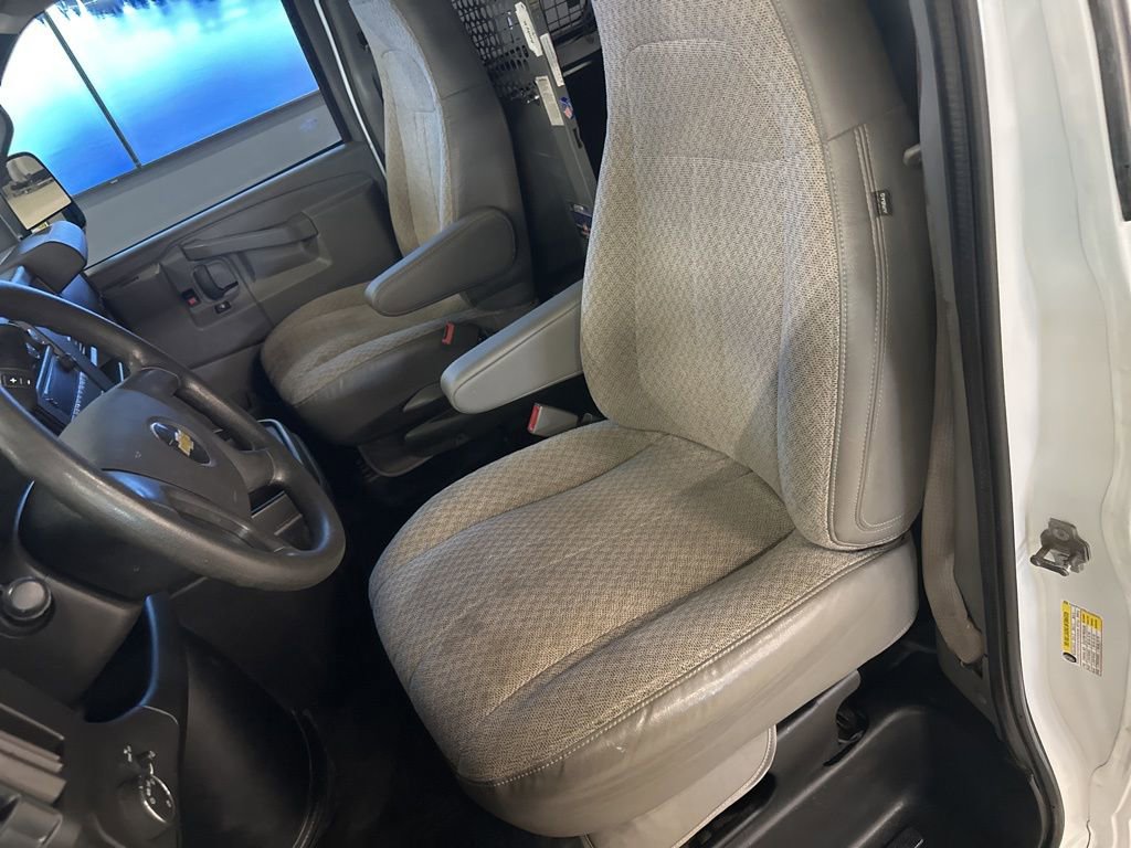 Used 2018 Chevrolet Express 2500 image 11