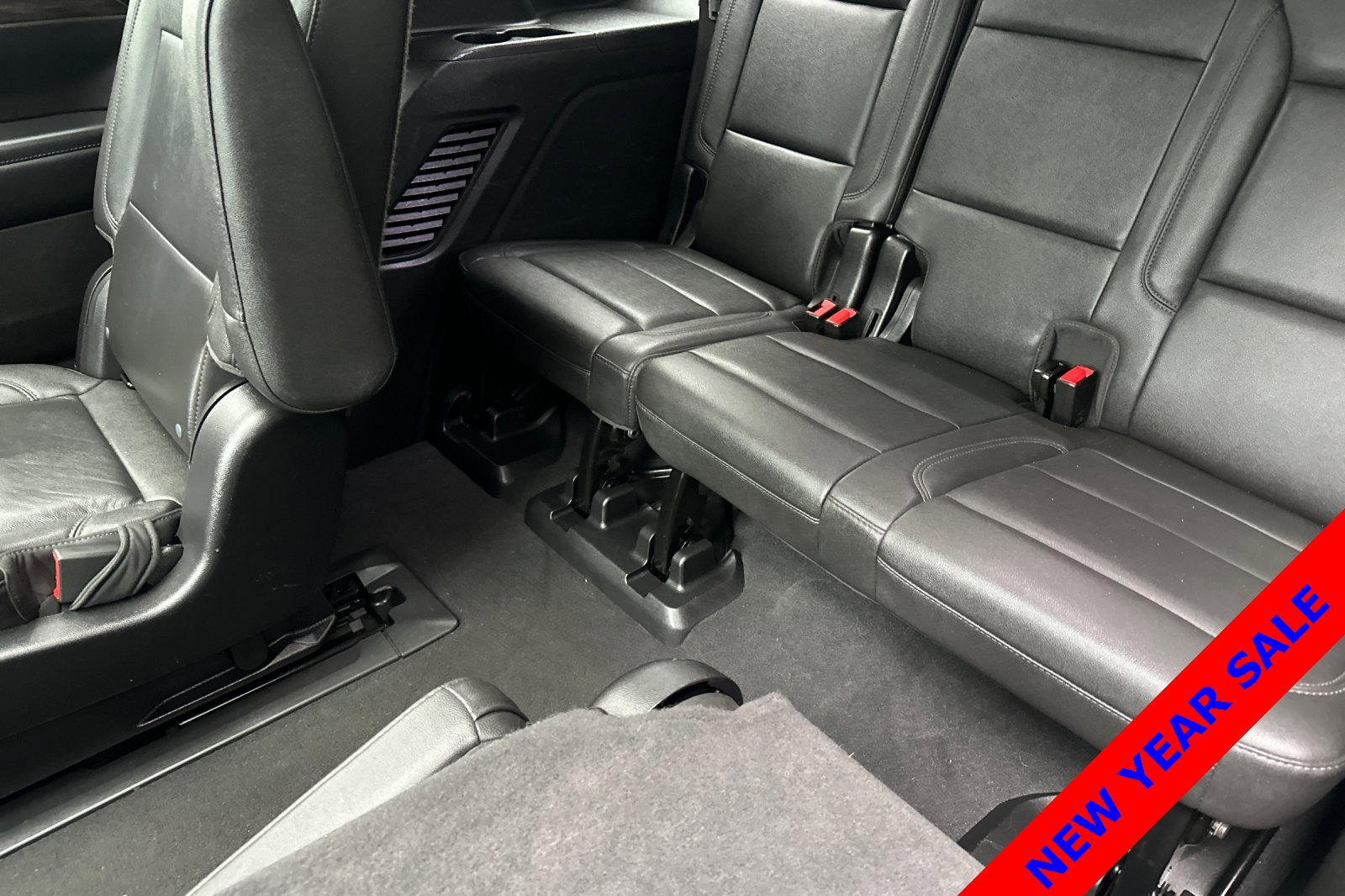 Used 2022 Chevrolet Tahoe LT w/ Luxury Package image 16