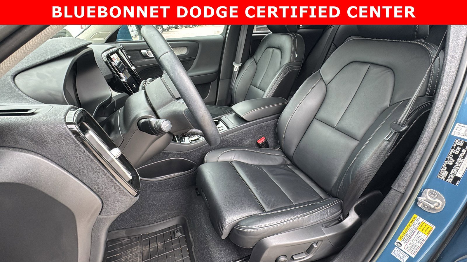 Used 2023 Volvo XC40 B5 Plus w/ Protection Package Premier image 14