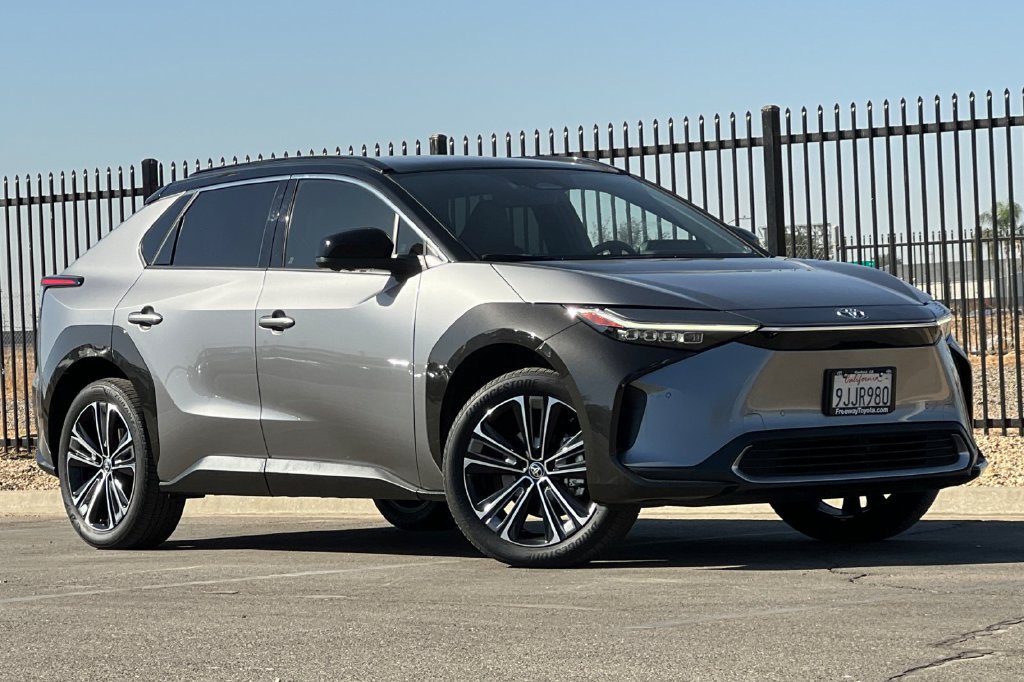 Certified 2023 Toyota bZ4X AWD image 1