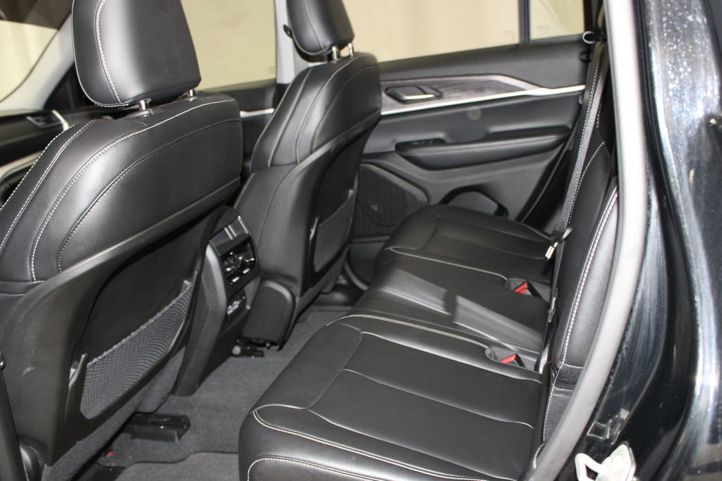 Used 2023 Jeep Grand Cherokee Limited image 17