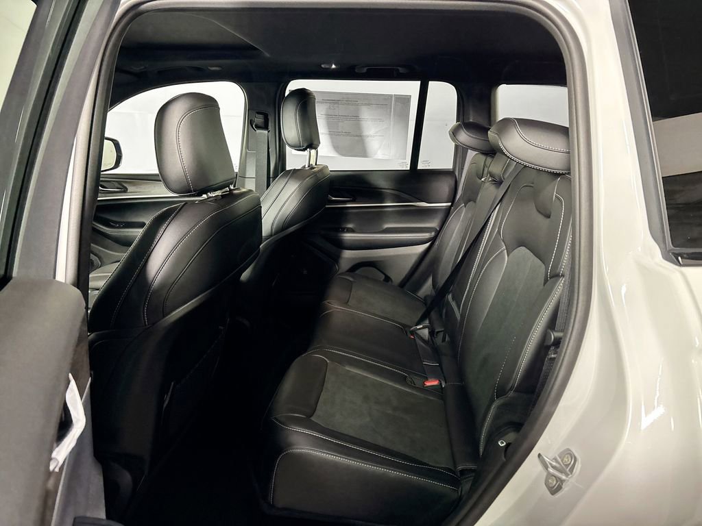 New 2026 Jeep Grand Cherokee Altitude AWD/4WD image 21