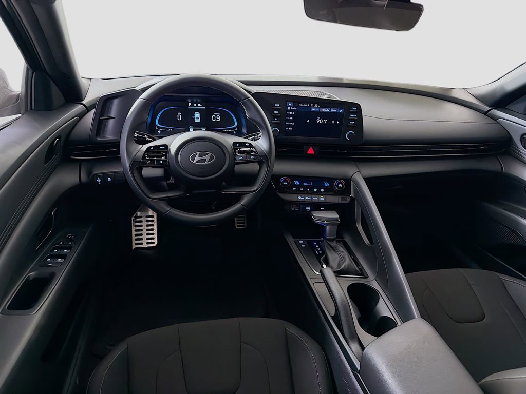 Used 2025 Hyundai Elantra Sport image 23