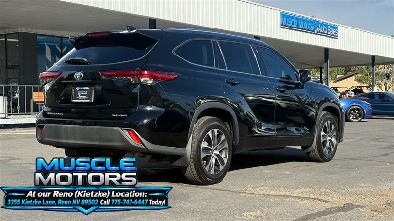 Used 2021 Toyota Highlander XLE AWD/4WD image 7