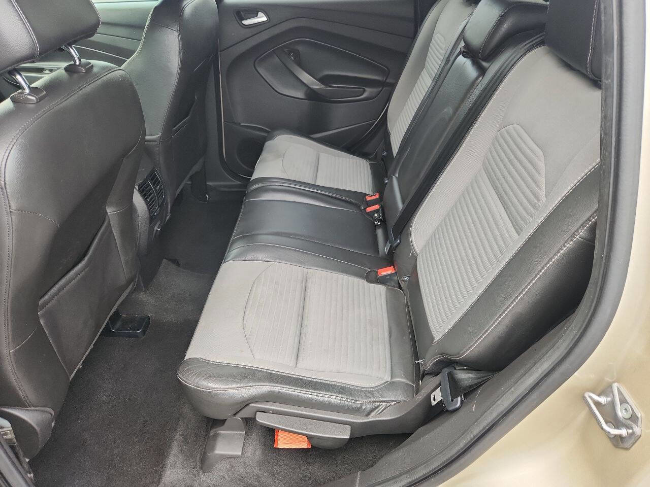 Used 2017 Ford Escape SE w/ SE Sport Appearance Package image 23
