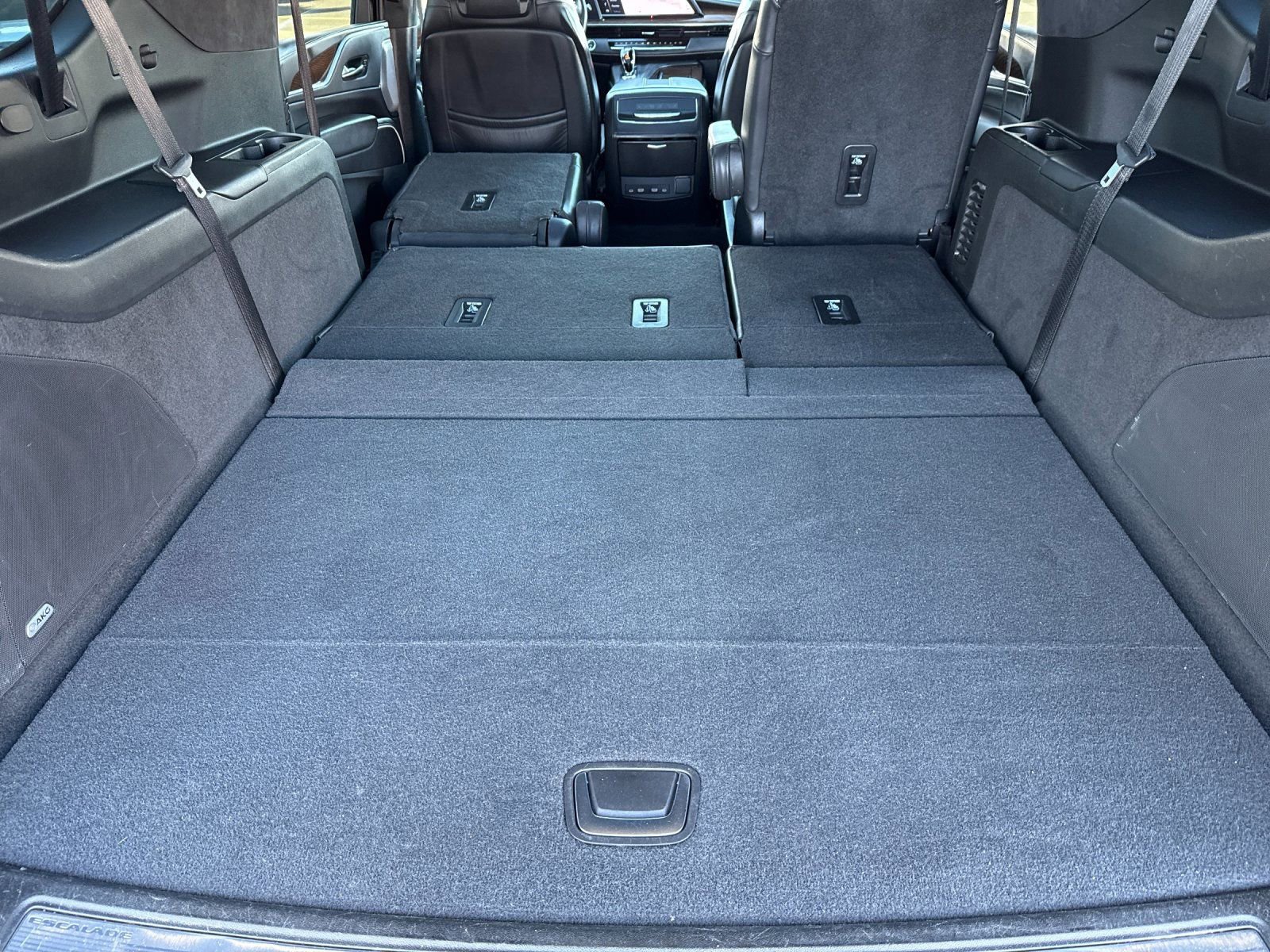 Used 2022 Cadillac Escalade ESV Sport Platinum w/ Heavy-Duty Trailer Package image 18