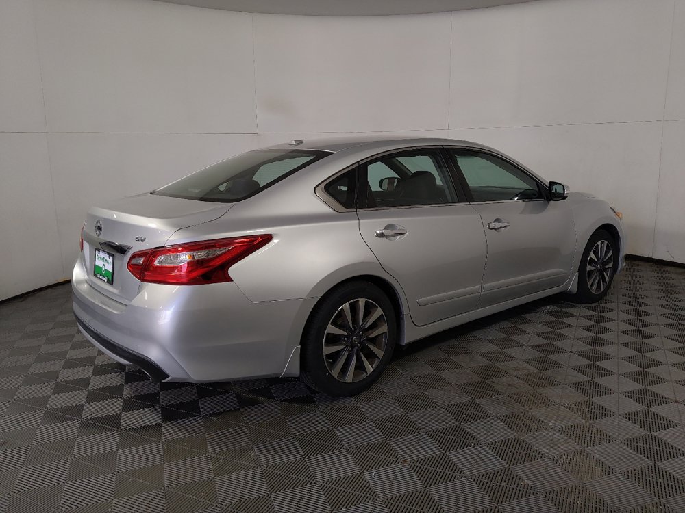 Used 2017 Nissan Altima 2.5 SV w/ Convenience Package FWD image 10