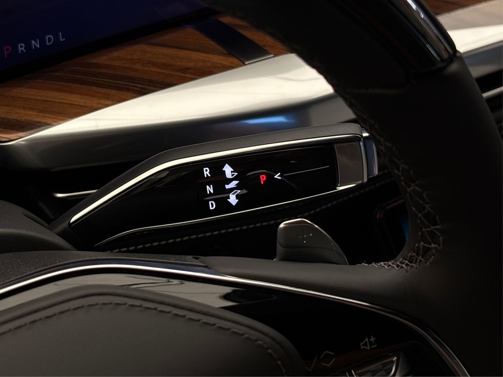 Used 2025 Cadillac Escalade Sport Platinum w/ LPO, ONYX Package image 30