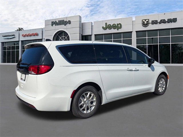 New 2026 Chrysler Voyager LX image 4