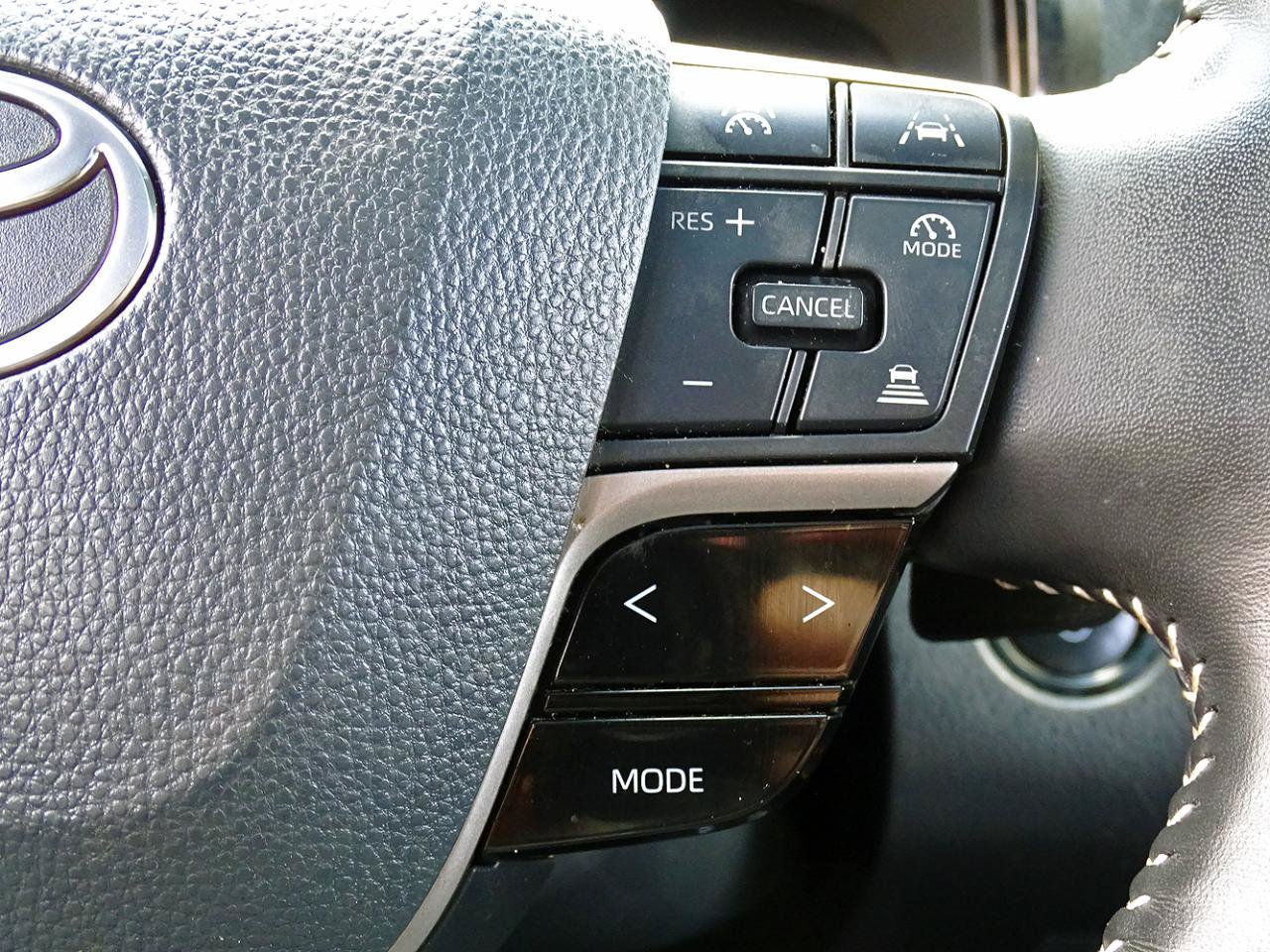 Used 2025 Toyota Camry SE w/ Convenience Package FWD image 35