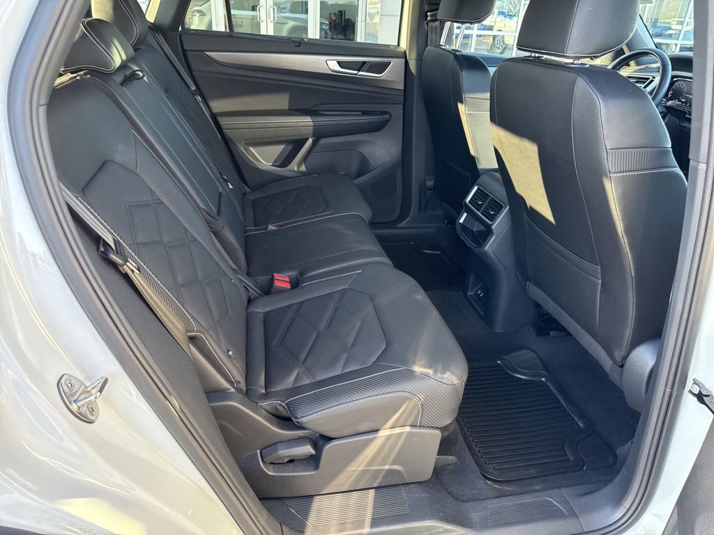 Used 2025 Volkswagen Atlas Cross Sport SE image 29