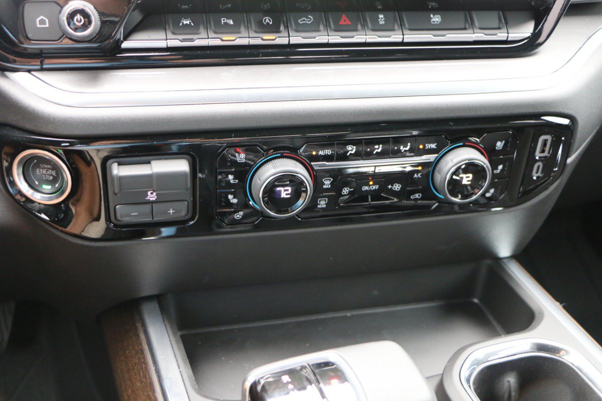 Used 2026 Chevrolet Silverado 1500 High Country AWD/4WD image 25
