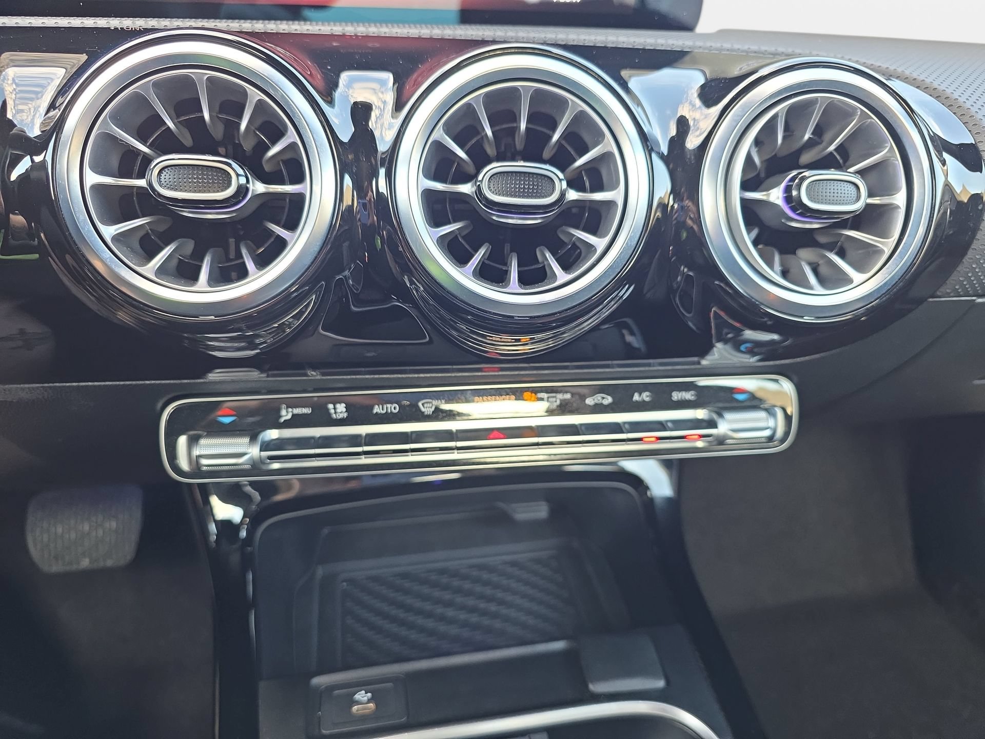 Used 2025 Mercedes-Benz CLA 250 image 23
