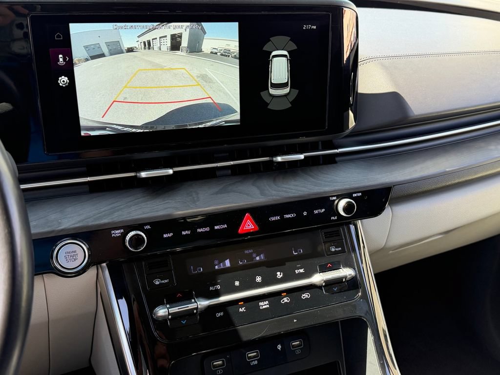 Used 2024 Kia Carnival EX FWD image 17