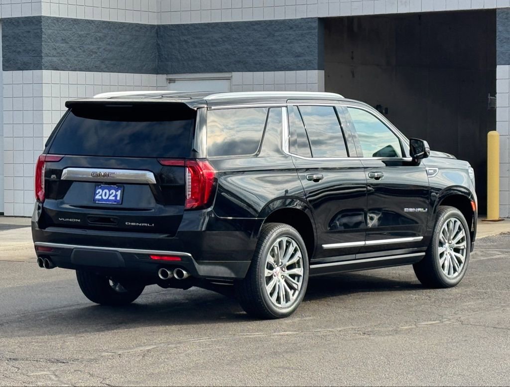 Used 2021 GMC Yukon Denali w/ Denali Premium Package AWD/4WD image 4